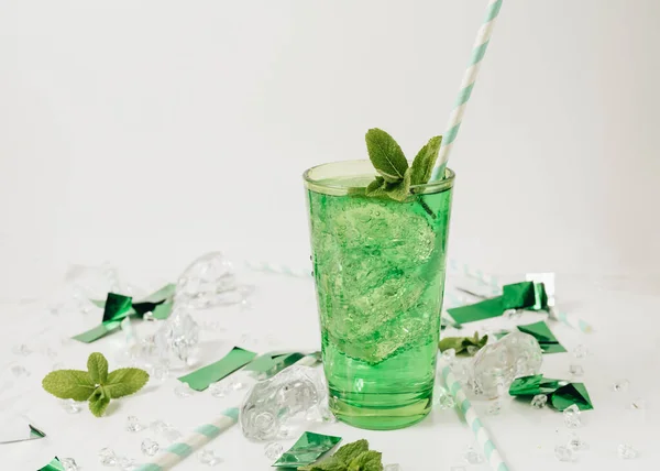 Grüner Sprudelnder Drink Mit Estragon — Stockfoto