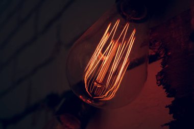 yanan lamba yakın çekim