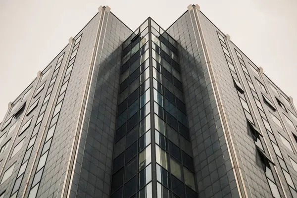 çok penceresi olan yüksek iş merkezi