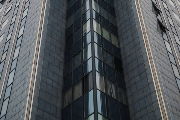 çok penceresi olan yüksek iş merkezi