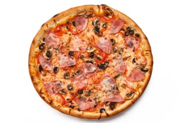 Pizza beyazda izole.