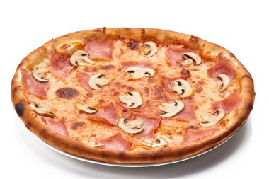 Pizza beyazda izole.