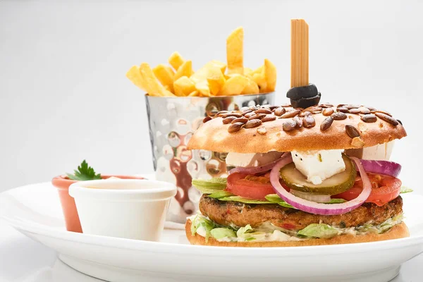 Close Up de Kebab sanduíche em fundo branco — Fotografia de Stock