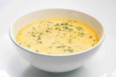 Beyaz bir kase işkembe çorbası