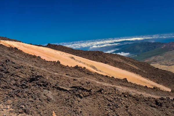 Desert Lonely Road Landscape in Volcan Teide National Park, Tenerife, Kanárský ostrov, Španělsko — Stock fotografie