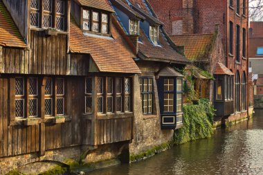 Bruges, Belçika - 14 Aralık 2018: Central Bruges Pazar Meydanı Noel gecesi dekore edildi. - Görüntü