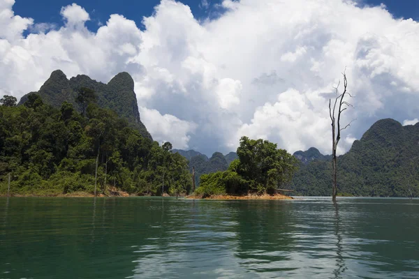 Lago Cheo Lan, Thailandia — Foto Stock