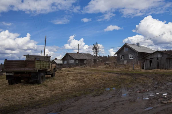 Rus Köy Içinde Eski Ahşap Kulübe — Stok fotoğraf