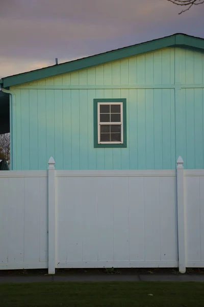Maison Américaine Typique Colorée Clôture Avec Fenêtre — Photo