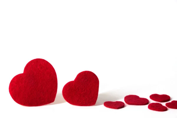 Стоячі Розсіяні Червоні Відчутні Серця Ізольовані Білому Тлі Валентинки Любов — стокове фото