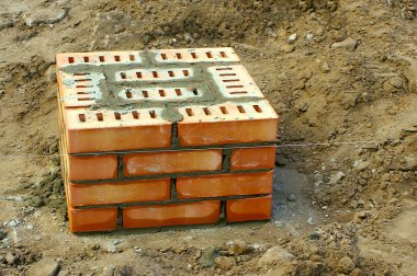 Yapı sütun tuğla yaptı. Tuğla.