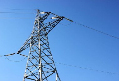 İletim güç kulesi elektrik pilon. Bir genel gider güç hattı desteklemek için kullanılan çelik kafes kule