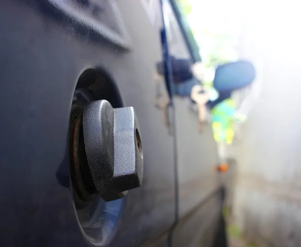 Крышка Топливного Бака Синем Автомобиле Рост Цен Топливо — стоковое фото