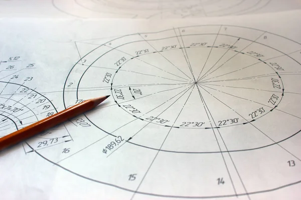 鉛筆で図面を開きます エンジニア リングと設計 建設プロジェクト — ストック写真