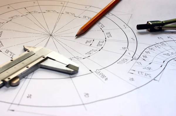 Çizimler bir kalem ile açın. Mühendislik ve tasarım. İnşaat projeleri. Planlama.