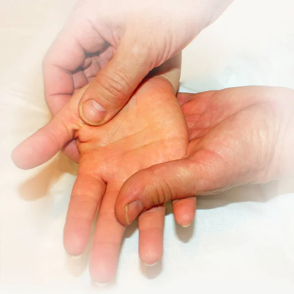 Massage Kvinnliga Händer Kvinnliga Händer Massör Isolerad Vit Bakgrund — Stockfoto