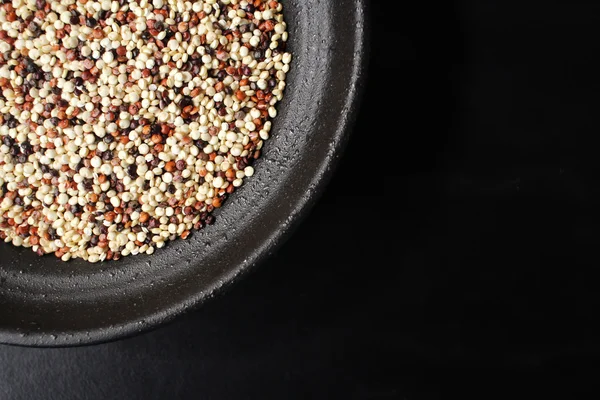 Gros plan sur le quinoa isolé — Photo