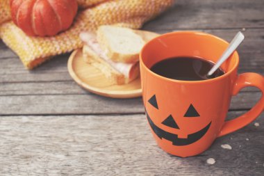 Jack o fener Cadılar Bayramı gün ile kahve 