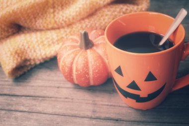 Jack o fener Cadılar Bayramı gün ile kahve 