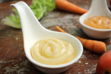 Salata sosu yakın çekim 