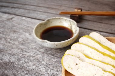Tofu soya fasulye sosu ile