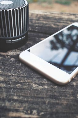 Akıllı telefon ile Bluetooth Hoparlör