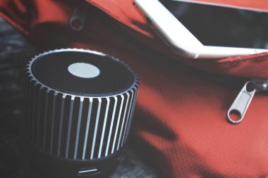 Akıllı telefon ve çanta ile Bluetooth Hoparlör