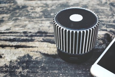 Akıllı telefon ile Bluetooth Hoparlör