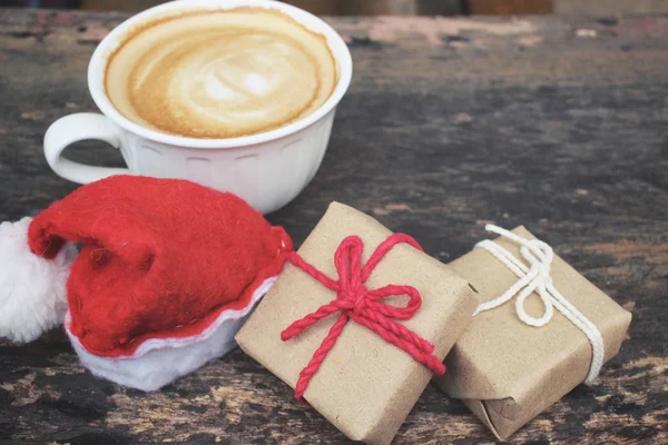 Koffiekopje met decoratie van Kerstmis — Stockfoto