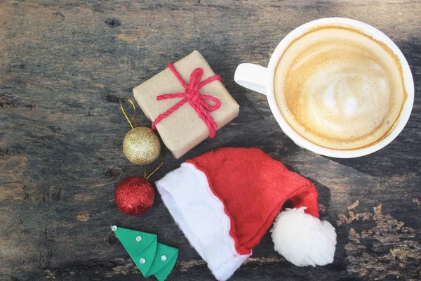 Koffiekopje met decoratie van Kerstmis — Stockfoto