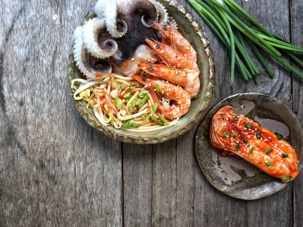 Sopa de fideos de mariscos picantes coreanos — Foto de Stock