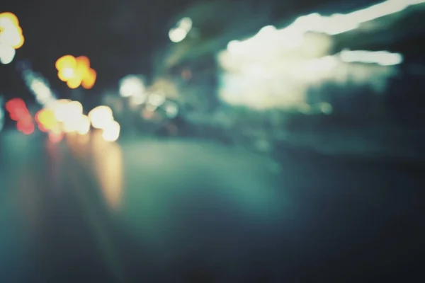 Auto bei Dunkelheit auf Straße gerammt — Stockfoto