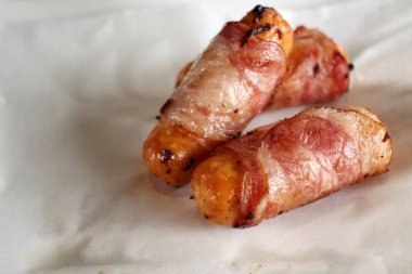 Sosis pastırma domuz kaplanır