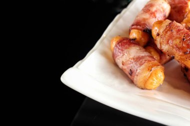 Sosis pastırma domuz kaplanır