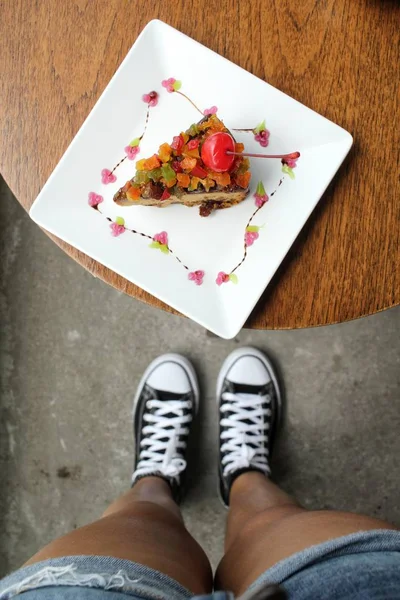 自拍水果蛋糕与鞋 — 图库照片