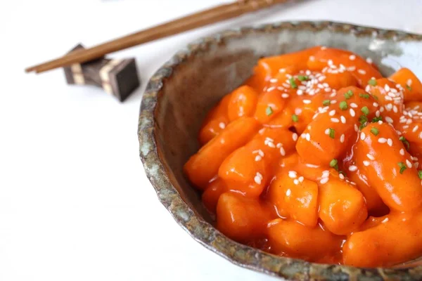 Pastel de arroz comida coreana aislada — Foto de Stock