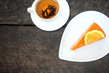 Sıcak çay ile turuncu kek