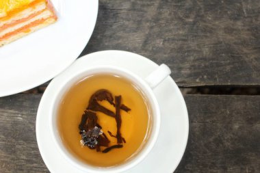 Sıcak çay ile turuncu kek