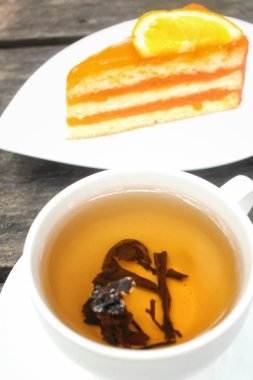 Sıcak çay ile turuncu kek