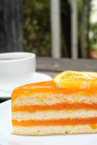 Orange cake with hot tea — Stock Photo, Image