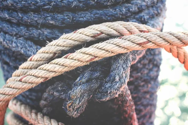 Nahaufnahme von alten Seilen — Stockfoto