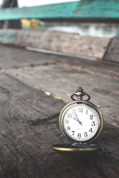 Крупним планом старовинна кишеня для годинників — стокове фото