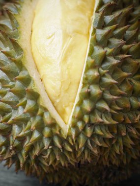 Durian ahşap arka plan üzerinde yakın çekim