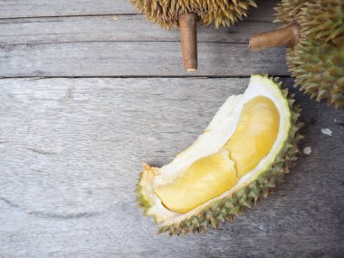 Durian ahşap arka plan üzerinde yakın çekim