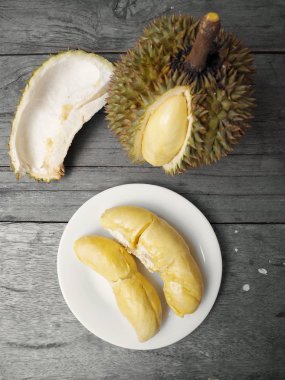 Durian ahşap arka plan üzerinde yakın çekim