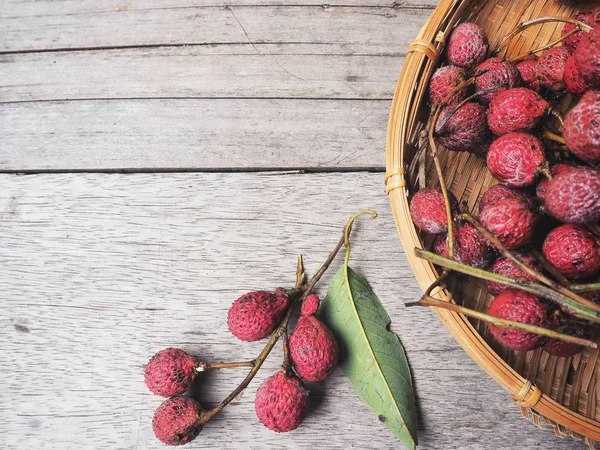 Close up of lychee on wood background — Stock Photo, Image