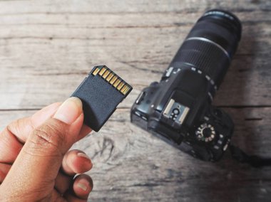 SD kart ile fotoğraf makinesi