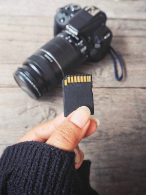 SD kart ile fotoğraf makinesi