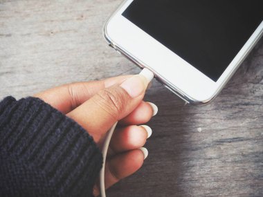 Akıllı telefon şarj cihazı yakın çekim