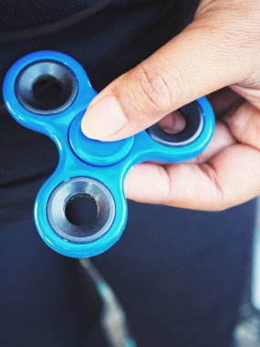 Mavi kıpır spinner yandan